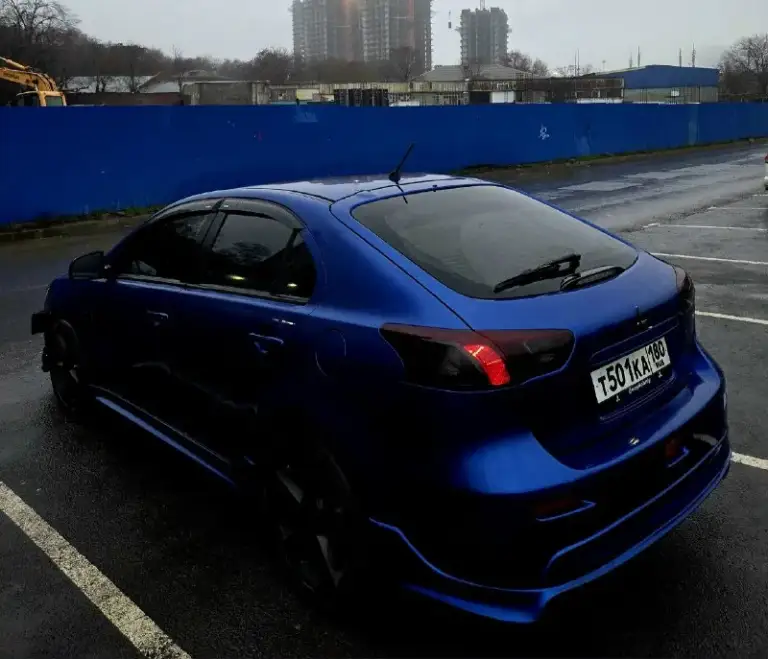 Lancer x sportback в идеальном состоянии как по кузову так и технически вложений не требует 2008 год, я 2й владелец двигатель 1.8 мкпп по списку, что делалось по машине: 1) полный перекрас в матовый цвет ( прибор по прежнему бьёт родной окрас) - красилась для себя и очень качественно диски красились в чёрный - суппорта в красный 2) добавлен тюнинг, фары, обвесы, тонировка вкруг зад 5%, перед 15% лоб 50% обзору не мешает, видно как днем так и ночью вместе с авто отдам спойлер, родные фары, родную магнитолу и новые запчасти для дальнейшего обслуживания 3) интерьер салона, подсветка салона, чехлы под заказ (сидения в идеале) магнитола, приборная панель, ручка кпп, чехол на кпп, коврики эво, ручник и т. Д 4) сделан stage 1 (не влияет на износ двигателя) но существенно добавилась мощность, в данный момент 170 л. С на 1.8 моторе разгон 0-100 составляет 7 секунд обслужена от а до я, из недавнего: замена сцепления (15.000 назад) перебрал генератор (7000 назад) поменял расходники
📞 Звоните: +7(949)8092489 - фотография - 5