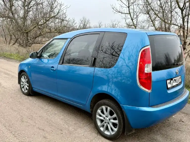 Цена 460т₽
Продам skoda roomster 2007г двигатель 1.4 после переборки. Новые маслосъемные колпачки, притерты клапана, кольца, сальники, ремни, ролики, сальники, помпа, сцепление с корзиной. Новое масло и антифриз. Новые колодки в круг, тормозные цилиндры, рулевые наконечники, внутренний шрус, ступичный подшипник, трос ручника. Гнили, ржавчины нет, состояние кузова отличное. Кондиционер работает отлично, абс. 4 стеклоподъемника с доводчиками, заводская магнитола с камерой заднего вида, центральный замок, сигнализация, 2 ключа, подогревы сидений. С авто отдам комплект шипованых зимних шин.
Документы чистые, любое переоформление
Цена 460.₽ торг у капота
Осмотр г. Новоазовск
Т. +79493183670
Т. +79493137598
Т. +79524182463
📞 Звоните: +7(949)3183670 - фотография - 3