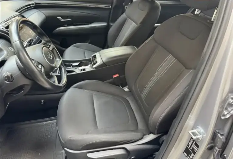 Продам hyundai tucson, 2021 г. Пробег 97 тыс. Официальное авто, первый владелец, без дтп и подкрасов, полный привод, максимальная led оптика, лед приборка, чёрный потолок, диски с новой зимней резиной michelin r18, ассистент удержания в полосе, распознавание дорожных знаков, слепые зоны, распознавание пешеходов и авто, car play, электробагажник и многое другое. Установлен газ евро 4. Машина на укр регистрации. Ставится на рф учёт на 5 лет по прописке в новых регионах (днр, лнр, запорожская и херсонская область). Всё вопросы по телефону. Цена 2.7 млн. +79490203993 - фотография - 6