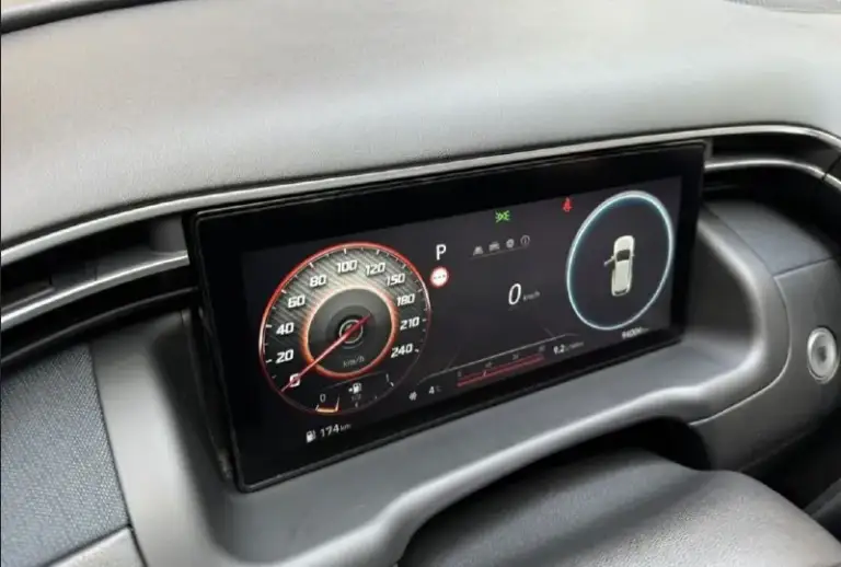Продам hyundai tucson, 2021 г. Пробег 97 тыс. Официальное авто, первый владелец, без дтп и подкрасов, полный привод, максимальная led оптика, лед приборка, чёрный потолок, диски с новой зимней резиной michelin r18, ассистент удержания в полосе, распознавание дорожных знаков, слепые зоны, распознавание пешеходов и авто, car play, электробагажник и многое другое. Установлен газ евро 4. Машина на укр регистрации. Ставится на рф учёт на 5 лет по прописке в новых регионах (днр, лнр, запорожская и херсонская область). Всё вопросы по телефону. Цена 2.7 млн. +79490203993 - фотография - 9