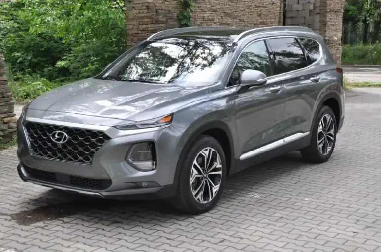 Hyundai santa fe 2018,
Двигатель 2.0 турбобензин, пробег 136т. Км. Привод полный.
Комплектация:
-Проекция лобового
- Автоматический дальный свет;
- Электроподогрев боковых зеркал;
-Обогрев руля
- Электропривод, вентиляция и подогрев передних сидений;
- Подогрев задних сидений,
-Электростеклоподъемники;
- Электропривод багажника;
- Раздельный климат-контроль;
- Камеры 360;
- Задние парктроники;
- Система предупреждения от столкновения;
- Система контроля удержания в полосе;
- Адаптивный круиз-контроль;
- Панорамная крыша;
- Перфорированная обивка сидений из натуральной кожи;
- Премиальная аудио-система infinity;
- Шторки на стеклах задних дверей;
Бережная эксплуатация. Хранение в гараже. Своевременное обслуживание.
2 900 000₽
Тел +79493641611, +79493391175
📞 Звоните: +7(949)3641611 - фотография - 1