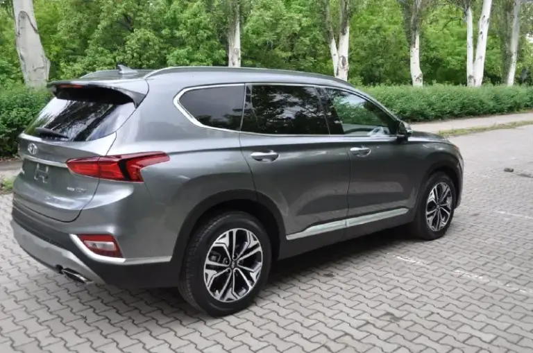 Hyundai santa fe 2018,
Двигатель 2.0 турбобензин, пробег 136т. Км. Привод полный.
Комплектация:
-Проекция лобового
- Автоматический дальный свет;
- Электроподогрев боковых зеркал;
-Обогрев руля
- Электропривод, вентиляция и подогрев передних сидений;
- Подогрев задних сидений,
-Электростеклоподъемники;
- Электропривод багажника;
- Раздельный климат-контроль;
- Камеры 360;
- Задние парктроники;
- Система предупреждения от столкновения;
- Система контроля удержания в полосе;
- Адаптивный круиз-контроль;
- Панорамная крыша;
- Перфорированная обивка сидений из натуральной кожи;
- Премиальная аудио-система infinity;
- Шторки на стеклах задних дверей;
Бережная эксплуатация. Хранение в гараже. Своевременное обслуживание.
2 900 000₽
Тел +79493641611, +79493391175
📞 Звоните: +7(949)3641611 - фотография - 2