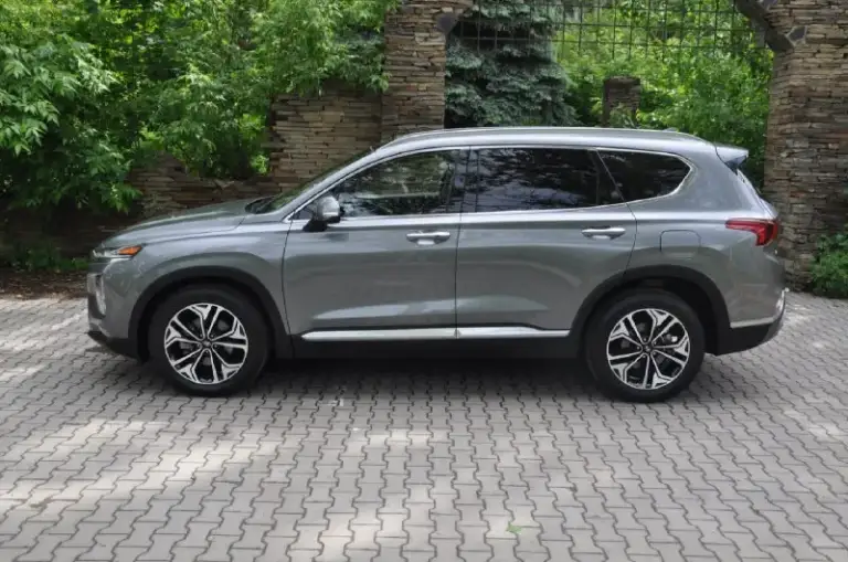 Hyundai santa fe 2018,
Двигатель 2.0 турбобензин, пробег 136т. Км. Привод полный.
Комплектация:
-Проекция лобового
- Автоматический дальный свет;
- Электроподогрев боковых зеркал;
-Обогрев руля
- Электропривод, вентиляция и подогрев передних сидений;
- Подогрев задних сидений,
-Электростеклоподъемники;
- Электропривод багажника;
- Раздельный климат-контроль;
- Камеры 360;
- Задние парктроники;
- Система предупреждения от столкновения;
- Система контроля удержания в полосе;
- Адаптивный круиз-контроль;
- Панорамная крыша;
- Перфорированная обивка сидений из натуральной кожи;
- Премиальная аудио-система infinity;
- Шторки на стеклах задних дверей;
Бережная эксплуатация. Хранение в гараже. Своевременное обслуживание.
2 900 000₽
Тел +79493641611, +79493391175
📞 Звоните: +7(949)3641611 - фотография - 3