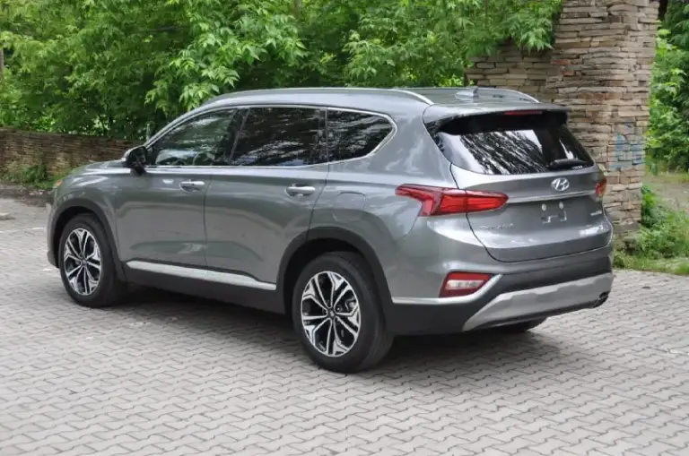 Hyundai santa fe 2018,
Двигатель 2.0 турбобензин, пробег 136т. Км. Привод полный.
Комплектация:
-Проекция лобового
- Автоматический дальный свет;
- Электроподогрев боковых зеркал;
-Обогрев руля
- Электропривод, вентиляция и подогрев передних сидений;
- Подогрев задних сидений,
-Электростеклоподъемники;
- Электропривод багажника;
- Раздельный климат-контроль;
- Камеры 360;
- Задние парктроники;
- Система предупреждения от столкновения;
- Система контроля удержания в полосе;
- Адаптивный круиз-контроль;
- Панорамная крыша;
- Перфорированная обивка сидений из натуральной кожи;
- Премиальная аудио-система infinity;
- Шторки на стеклах задних дверей;
Бережная эксплуатация. Хранение в гараже. Своевременное обслуживание.
2 900 000₽
Тел +79493641611, +79493391175
📞 Звоните: +7(949)3641611 - фотография - 4