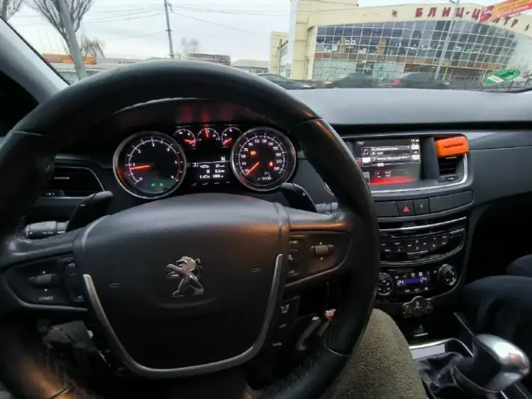 Продам peugeot 508. 2015 г рестайлинг в хорошем состоянии 1.6 расход 6.3л по городу автомат - 6ст пробег 250.543 км понарама, спутниковая навигация климат контроль, круиз, подрулевые липистки, датчик давления шин, датчик света, дождя, светодиодная оптика два комплекта колёс bridgestone почти новые. Машина полность исправна: поставил акамулятор новый, новые форсунки +тнвд. Четыре аморта + пружины-новые +помпа и ремень грм цена 950.000₽ тел +7 949 324-16-24
📞 Звоните: +7(949)3241624 - фотография - 8
