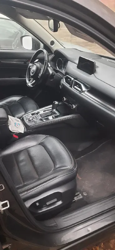 Mazda cx - 5 skyactiv technology
Год выпуска: 2018
Объём двигателя: 2.5
Коробка передач: автомат
Пробег: 92 тыс км
Привод: полный
Цена: 2 600 000₽ торг
Автомобиль находится в алчевске
Диски: r 19
Адаптивный круиз контроль (авто держит дистанцию до в переди идущего авто).
Адаптивный радар ( распознавание дорожных знаков на дороге, и удержание полосы).
Проекция на лобовое стекло.
Адаптивный свет ( при повороте руля поворачивается фара. При обнаружении встречного автомобиля включается или выключается дальний свет).
Кожаный салон. 2 комплекта резины. Владею автомобилем 1.7года. Jm3kfbdm2j0430248 +79591067007
📞 Звоните: +7(959)1067007 - фотография - 6