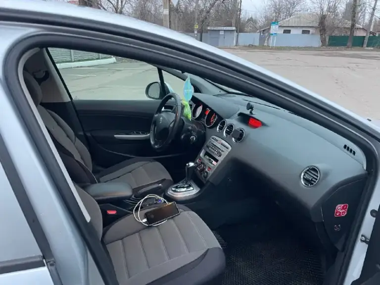 Всем привет
Продам peugeot 408 2013 год
В хорошем состоянии
По ходовой части всё хорошо двигатель отлично работает 1.6 автомат
Коробка листает чётко без каких либо пинков двух зонный климат контроль
Авто в хорошей комплектации хорошая и качественная аудио система всё работает пробег 287000
Цена авто 600.000р
Торг есть
Звонить по номеру +79490768902
📲 Tg: @king_moscow_9999
📞 Звоните: +7(949)0768902 - фотография - 10