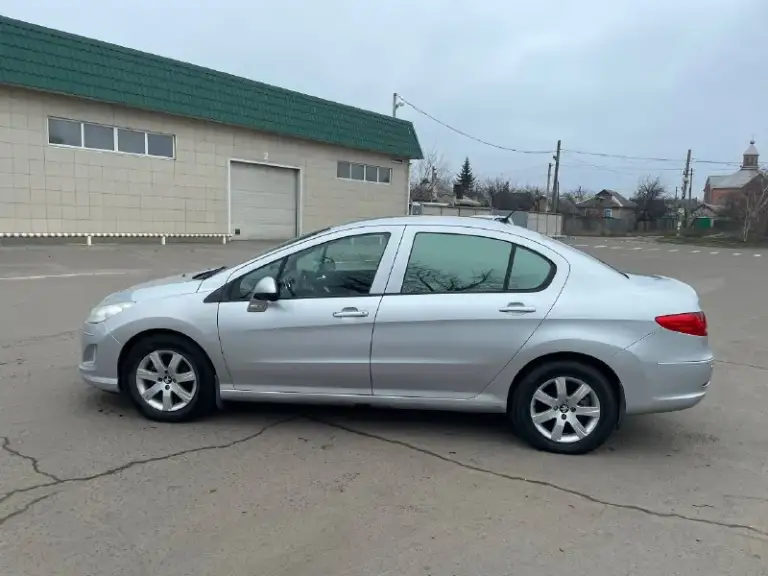Всем привет
Продам peugeot 408 2013 год
В хорошем состоянии
По ходовой части всё хорошо двигатель отлично работает 1.6 автомат
Коробка листает чётко без каких либо пинков двух зонный климат контроль
Авто в хорошей комплектации хорошая и качественная аудио система всё работает пробег 287000
Цена авто 600.000р
Торг есть
Звонить по номеру +79490768902
📲 Tg: @king_moscow_9999
📞 Звоните: +7(949)0768902 - фотография - 4