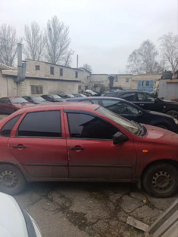 Lada kalina 2006г. 140 000 руб.   По технике в хорошем, абсолютно рабочем состоянии. По кузову и салону "не ухожена", нужно хорошо приложить руки (если нужно). Без дтп. Авто используется как техничка на сто. Регистрация постоянная днр, хозяин местный физ. Лицо. Продажа по дкп. 140 000 руб. Торг. +79495195507 - фотография - 4