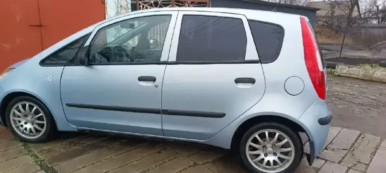 Продажа mitsubishi colt 1.3, 2006год, коробка механика, кондиционер, подогрев сидений. Салон чистый, не курили, автомобиль едет резво и без всяких проблем, не когда не подводил, заводиться отлично, масло двигатель не кушает от замены до замены, есть косяки по кузову, ну как бы машина и не новая. Полностью обслужен. Замена масла 283661п. В сентябре, пыльники шруса, (наружный, внутренний). Задние амортизаторы. Любые проверки. Осмотр в шахтёрске. Цена - 500 тыс. Руб
+79490933205
📲 Tg: @liana0585
📞 Звоните: +7(949)0933205 - фотография - 3