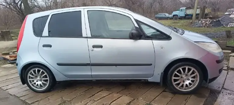 Продажа mitsubishi colt 1.3, 2006год, коробка механика, кондиционер, подогрев сидений. Салон чистый, не курили, автомобиль едет резво и без всяких проблем, не когда не подводил, заводиться отлично, масло двигатель не кушает от замены до замены, есть косяки по кузову, ну как бы машина и не новая. Полностью обслужен. Замена масла 283661п. В сентябре, пыльники шруса, (наружный, внутренний). Задние амортизаторы. Любые проверки. Осмотр в шахтёрске. Цена - 500 тыс. Руб
+79490933205
📲 Tg: @liana0585
📞 Звоните: +7(949)0933205 - фотография - 4