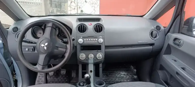 Продажа mitsubishi colt 1.3, 2006год, коробка механика, кондиционер, подогрев сидений. Салон чистый, не курили, автомобиль едет резво и без всяких проблем, не когда не подводил, заводиться отлично, масло двигатель не кушает от замены до замены, есть косяки по кузову, ну как бы машина и не новая. Полностью обслужен. Замена масла 283661п. В сентябре, пыльники шруса, (наружный, внутренний). Задние амортизаторы. Любые проверки. Осмотр в шахтёрске. Цена - 500 тыс. Руб
+79490933205
📲 Tg: @liana0585
📞 Звоните: +7(949)0933205 - фотография - 9