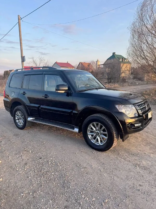, 2014 Г. (последний рестайлинг)
Продаётся mitsubishi pajero в максимальной комплектации с надёжным бензиновым двигателем 3.0 л и автоматической коробкой передач. Автомобиль сочетает комфорт бизнес-класса и настоящие внедорожные возможности.
Основные преимущества:
Последний рестайлинг
Двигатель 3.0 бензин — проверенная надёжность

Полностью led-оптика, фары в тонированной бронеплёнке
Доработанная аудиосистема — качественный звук для ценителей
Кожаный салон
Идеальное техническое и внешнее состояние
Без дтп, кузов в родной геометрии
2 Комплекта оригинальных дисков: зима / лето
Автомобиль ухоженный, вложений не требует. Полностью готов к эксплуатации, все по регламенту, в оригинале.
Цена: 2 150 000 ₽ торг при осмотре авто.
Подробнее по телефону +79495683969 звоните, отвечу на все вопросы.
📲 Tg: @alphamind777 - фотография - 2