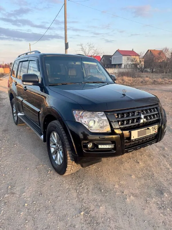 , 2014 Г. (последний рестайлинг)
Продаётся mitsubishi pajero в максимальной комплектации с надёжным бензиновым двигателем 3.0 л и автоматической коробкой передач. Автомобиль сочетает комфорт бизнес-класса и настоящие внедорожные возможности.
Основные преимущества:
Последний рестайлинг
Двигатель 3.0 бензин — проверенная надёжность

Полностью led-оптика, фары в тонированной бронеплёнке
Доработанная аудиосистема — качественный звук для ценителей
Кожаный салон
Идеальное техническое и внешнее состояние
Без дтп, кузов в родной геометрии
2 Комплекта оригинальных дисков: зима / лето
Автомобиль ухоженный, вложений не требует. Полностью готов к эксплуатации, все по регламенту, в оригинале.
Цена: 2 150 000 ₽ торг при осмотре авто.
Подробнее по телефону +79495683969 звоните, отвечу на все вопросы.
📲 Tg: @alphamind777 - фотография - 3