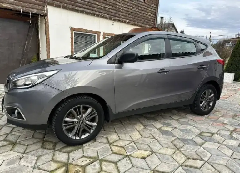 К вашему вниманию hyundai ix35 2014 года мотор 2.0 бензин
Пробег 185 тыс родного
В идеальном состоянии как по кузову так и технически
Мотор работает отдично тихо без посторонних шумов
Коробка работает как нужно переключает плавно не пинает не задерживает
Все в идеале
Автомобиль в родном окрасе
1-Косметический окрас
Без дтп! Одно притертость было в паркинге
Крашена одна дверь вторичка!!! Все стекла родные
Кроме лобового поменяли камушек попал была трещина мешала обзору …
В этом автомобиле есть все для комфортной езды.
Юридически чистый автомобиль!!!
Продажа по договору купли-продажи или через мрэо!!!!
Комплектация
-Датчик света:
-Датчик дождя:
-Круиз контроль:
-Доводчики стёкол:
-Подогревы всех сидений:
-Помощь при спуске:
-Адаптивные фары:
-Парктроники:
-4 Стекло подъёмника:
-Электро зеркала:
-Подогрев зеркал заднего вида:
-Бортовой компьютер:
Цена 1 390 000
Тел +79495095858
Тел +79895435743 тел-ватс.
📲 Tg: н
📲 Tg: николай н а
📞 Звоните: +7(949)5095858 - фотография - 2