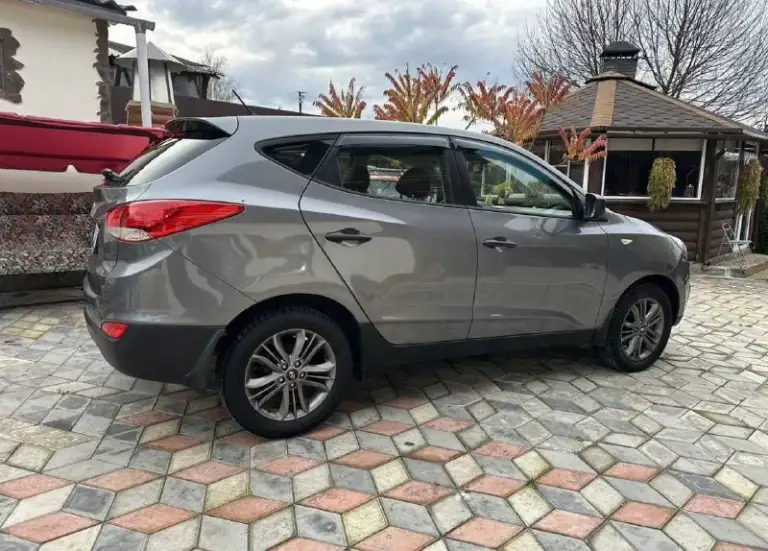 К вашему вниманию hyundai ix35 2014 года мотор 2.0 бензин
Пробег 185 тыс родного
В идеальном состоянии как по кузову так и технически
Мотор работает отдично тихо без посторонних шумов
Коробка работает как нужно переключает плавно не пинает не задерживает
Все в идеале
Автомобиль в родном окрасе
1-Косметический окрас
Без дтп! Одно притертость было в паркинге
Крашена одна дверь вторичка!!! Все стекла родные
Кроме лобового поменяли камушек попал была трещина мешала обзору …
В этом автомобиле есть все для комфортной езды.
Юридически чистый автомобиль!!!
Продажа по договору купли-продажи или через мрэо!!!!
Комплектация
-Датчик света:
-Датчик дождя:
-Круиз контроль:
-Доводчики стёкол:
-Подогревы всех сидений:
-Помощь при спуске:
-Адаптивные фары:
-Парктроники:
-4 Стекло подъёмника:
-Электро зеркала:
-Подогрев зеркал заднего вида:
-Бортовой компьютер:
Цена 1 390 000
Тел +79495095858
Тел +79895435743 тел-ватс.
📲 Tg: н
📲 Tg: николай н а
📞 Звоните: +7(949)5095858 - фотография - 4