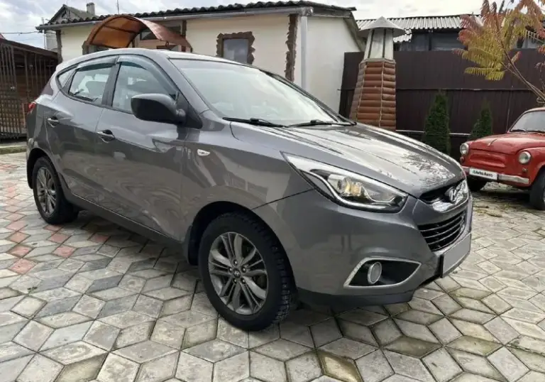 К вашему вниманию hyundai ix35 2014 года мотор 2.0 бензин
Пробег 185 тыс родного
В идеальном состоянии как по кузову так и технически
Мотор работает отдично тихо без посторонних шумов
Коробка работает как нужно переключает плавно не пинает не задерживает
Все в идеале
Автомобиль в родном окрасе
1-Косметический окрас
Без дтп! Одно притертость было в паркинге
Крашена одна дверь вторичка!!! Все стекла родные
Кроме лобового поменяли камушек попал была трещина мешала обзору …
В этом автомобиле есть все для комфортной езды.
Юридически чистый автомобиль!!!
Продажа по договору купли-продажи или через мрэо!!!!
Комплектация
-Датчик света:
-Датчик дождя:
-Круиз контроль:
-Доводчики стёкол:
-Подогревы всех сидений:
-Помощь при спуске:
-Адаптивные фары:
-Парктроники:
-4 Стекло подъёмника:
-Электро зеркала:
-Подогрев зеркал заднего вида:
-Бортовой компьютер:
Цена 1 390 000
Тел +79495095858
Тел +79895435743 тел-ватс.
📲 Tg: н
📲 Tg: николай н а
📞 Звоните: +7(949)5095858 - фотография - 9