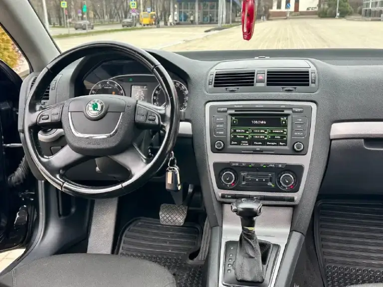 Skoda octavia a5 рестайлинг 1.8t
На обычном автомате asin!
Автомобиль в идеальном состоянии,
По другому не напишешь, так как автомобиль обслужен до мелочей абсолютно,
Двигатель 1.8t в паре с 6 ступенчатым автоматом,
Самая лучшая связка!
Год 2012г, комплектация максимальная!
Подогрев всех сидений!
Мульти руль,
Круиз контроль,
Сигнализация starlina автозапуск с ключа! Что хорошо в зимнее время))
Климат контроль,
Складывание зеркал, и многое другое!
По ходовой нечего не стучит не гремит,
Пробег родной 177тыс, км все подтверждено,
Своими словами тот кто купит останется доволен,
С документами полностью порядок!
Цена 🍋1.080тыс₽
Звоните +7949-551-68-75 - фотография - 7