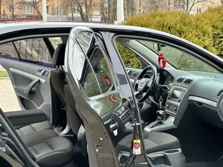 Skoda octavia a5 рестайлинг 1.8t
На обычном автомате asin!
Автомобиль в идеальном состоянии,
По другому не напишешь, так как автомобиль обслужен до мелочей абсолютно,
Двигатель 1.8t в паре с 6 ступенчатым автоматом,
Самая лучшая связка!
Год 2012г, комплектация максимальная!
Подогрев всех сидений!
Мульти руль,
Круиз контроль,
Сигнализация starlina автозапуск с ключа! Что хорошо в зимнее время))
Климат контроль,
Складывание зеркал, и многое другое!
По ходовой нечего не стучит не гремит,
Пробег родной 177тыс, км все подтверждено,
Своими словами тот кто купит останется доволен,
С документами полностью порядок!
Цена 🍋1.080тыс₽
Звоните +7949-551-68-75 - фотография - 9
