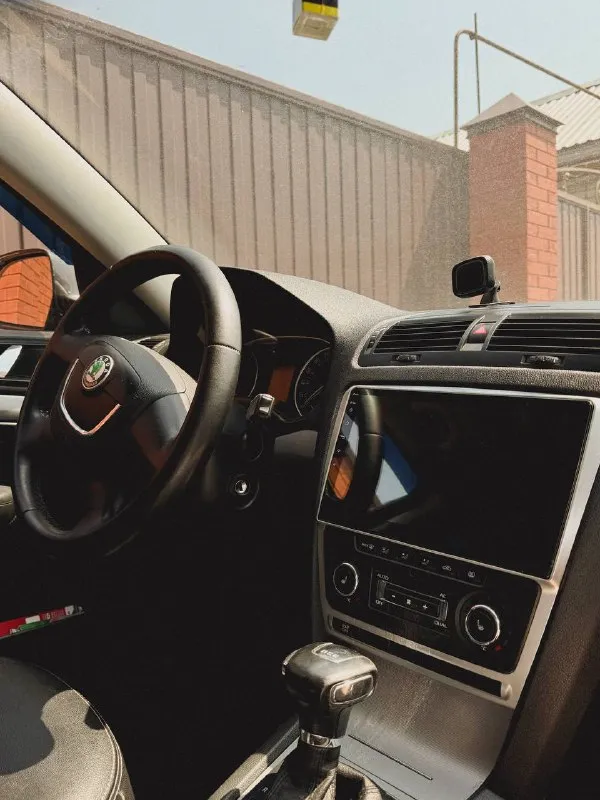 Продаю бодрый и быстрый автомобиль
Skoda октавия 1.8 турбо (160 л. С. ) 2009г, в хорошем состоянии. Своевременно обслуживал, денег не жалел, при мне много чего было поменяно. Зеленая автотека, штрафов, запретов нет. Авто не прошивалось.
Хорошая комплектация: салон кожа, двухзонный климат контроль, круиз контроль, 4 эсп, датчик дождя/света, складывание зеркал, обогрев зеркал, парктроники, холодильник в бардачке, хорошая мультимедиа teyes cc3l, отличные кубические светодиодные led фары проекционного типа, в круг зашумлена, хорошая музыка, салон кожаный.
Поставил липучки, откатал сезон. Пробег родной 207.000
Если что то интересует, звоните или пишите, расскажу. Г. Донецк
Обмен не предлагать.
Цена 700 т. Р
+79498182909
Тг a_sanchik
📲 Tg: @a_sanchik1
📞 Звоните: +7(949)8182909 - фотография - 6