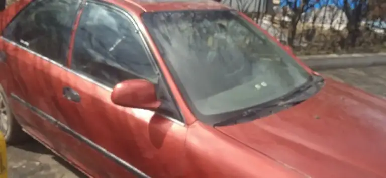 Срочно продам в донецке!!! Honda цивик 5 поколения 1992 г. Машина на ходу, сел и поехал. Стекло подъёмник и люк на крыше электрический всё работает, дно целое полу ацынкованное, было газовое оборудование его убрали остался в багажнике балон таблетка и проводка под капотом, я хозяин, но есть ограничения в продаже. Есть небольшие проблемы (сделать развал схождения, после замены стоек и ходовой), свет слабоват я бы ксеноны поставил. Цена 190 000 рублей, торг у капота. Тел: +79493114657.
📞 Звоните: +7(949)3114657 - фотография - 1