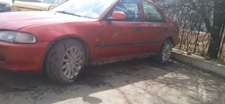 Срочно продам в донецке!!! Honda цивик 5 поколения 1992 г. Машина на ходу, сел и поехал. Стекло подъёмник и люк на крыше электрический всё работает, дно целое полу ацынкованное, было газовое оборудование его убрали остался в багажнике балон таблетка и проводка под капотом, я хозяин, но есть ограничения в продаже. Есть небольшие проблемы (сделать развал схождения, после замены стоек и ходовой), свет слабоват я бы ксеноны поставил. Цена 190 000 рублей, торг у капота. Тел: +79493114657.
📞 Звоните: +7(949)3114657 - фотография - 2