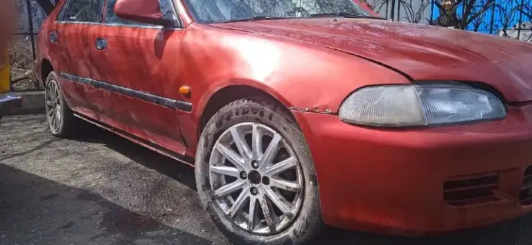 Срочно продам в донецке!!! Honda цивик 5 поколения 1992 г. Машина на ходу, сел и поехал. Стекло подъёмник и люк на крыше электрический всё работает, дно целое полу ацынкованное, было газовое оборудование его убрали остался в багажнике балон таблетка и проводка под капотом, я хозяин, но есть ограничения в продаже. Есть небольшие проблемы (сделать развал схождения, после замены стоек и ходовой), свет слабоват я бы ксеноны поставил. Цена 190 000 рублей, торг у капота. Тел: +79493114657.
📞 Звоните: +7(949)3114657 - фотография - 3