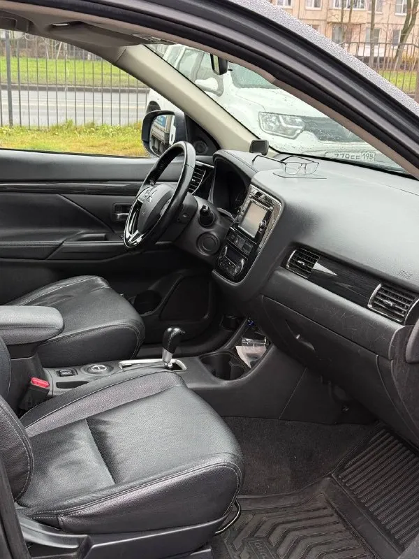 Всем привет! В продаже mitsubishi outlander, 2.0 л, 146 л. С. , 2016 года. Пробег 198 081 км.
Машина была в одних руках всё время. Покупалась компанией для перевозки директора, ездил на ней взрослый мужчина очень аккуратно, по салону видно. В авариях не участвовала. Единственное, дилеры меняли переднюю дверь водителя: в неё ударилось колесо, которое слетело с авто. Официалы поменяли дверь полностью.
По технике в отличном состоянии, обслуживалась как надо. Есть незначительные коцки по кузову, а так в отличном состоянии, делать ничего не надо, сел и поехал. Покупала девушка себе, но ей большая. .. Обмен возможен, цена на обмен выше. А за деньги 1.4 млн.
Тг. И ватцап.89595932537
Авто в лнр
📞 Звоните: +7(959)5932537 - фотография - 7