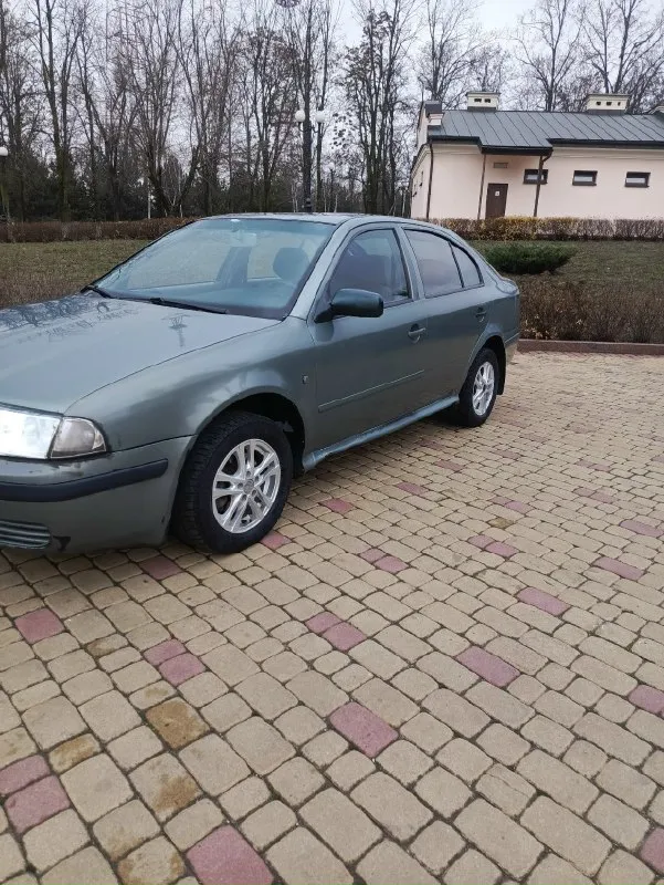 Продам 2002г skoda. Tour 1.6 мотор бензин работает идеально масло не расходует не дымит не троит авто в отличном состоянии хорошо сохранилась кпп без хрустов и вылетов плавная кулиса заходит как нада по авто гнили нету ходовая часть вся пересыпана ездить очень мягенка и комфортна днище лазит не нада вся живая машина каждый день ездить проблем нету документы в порядке можем ехать в мрэо и спокойно оформлять стоит резина зима на хороших литых дисках стоит хорошая оптика фары стоят линзовые электрика исправна печка работает очень хорошо машина на каждый день для роботы или так по ездить самое то под капот можно не лазить авто завëл и поехал салон приятный музыка штатная цена всего-лишь 350.000 но есть и торг всегда буду рад договорится с приятными и адекватными людьми посмотреть авто можно г. Донецк +79493866286
📞 Звоните: +7(949)3866286 - фотография - 1