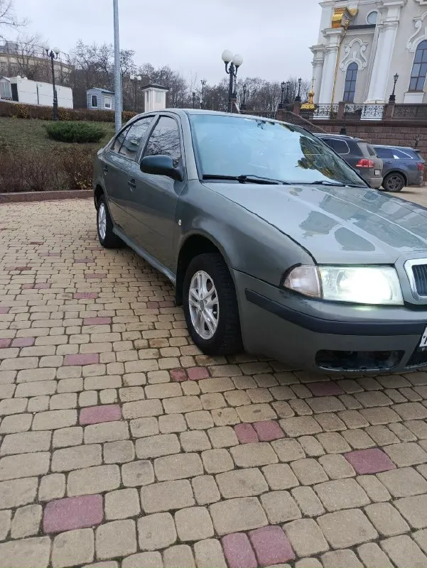 Продам 2002г skoda. Tour 1.6 мотор бензин работает идеально масло не расходует не дымит не троит авто в отличном состоянии хорошо сохранилась кпп без хрустов и вылетов плавная кулиса заходит как нада по авто гнили нету ходовая часть вся пересыпана ездить очень мягенка и комфортна днище лазит не нада вся живая машина каждый день ездить проблем нету документы в порядке можем ехать в мрэо и спокойно оформлять стоит резина зима на хороших литых дисках стоит хорошая оптика фары стоят линзовые электрика исправна печка работает очень хорошо машина на каждый день для роботы или так по ездить самое то под капот можно не лазить авто завëл и поехал салон приятный музыка штатная цена всего-лишь 350.000 но есть и торг всегда буду рад договорится с приятными и адекватными людьми посмотреть авто можно г. Донецк +79493866286
📞 Звоните: +7(949)3866286 - фотография - 2