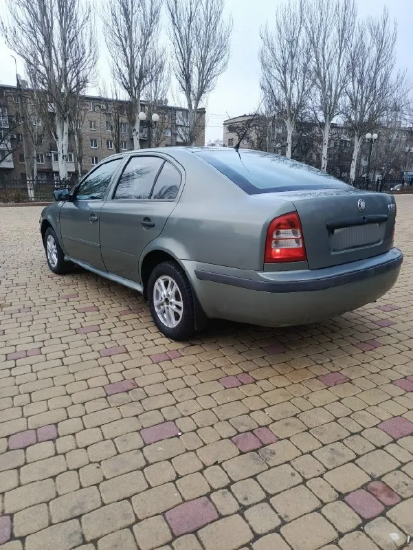 Продам 2002г skoda. Tour 1.6 мотор бензин работает идеально масло не расходует не дымит не троит авто в отличном состоянии хорошо сохранилась кпп без хрустов и вылетов плавная кулиса заходит как нада по авто гнили нету ходовая часть вся пересыпана ездить очень мягенка и комфортна днище лазит не нада вся живая машина каждый день ездить проблем нету документы в порядке можем ехать в мрэо и спокойно оформлять стоит резина зима на хороших литых дисках стоит хорошая оптика фары стоят линзовые электрика исправна печка работает очень хорошо машина на каждый день для роботы или так по ездить самое то под капот можно не лазить авто завëл и поехал салон приятный музыка штатная цена всего-лишь 350.000 но есть и торг всегда буду рад договорится с приятными и адекватными людьми посмотреть авто можно г. Донецк +79493866286
📞 Звоните: +7(949)3866286 - фотография - 3