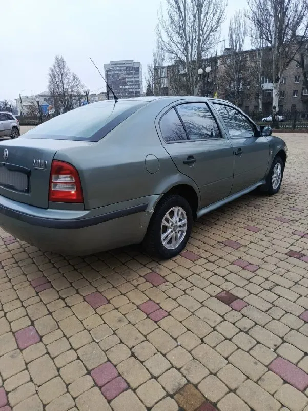 Продам 2002г skoda. Tour 1.6 мотор бензин работает идеально масло не расходует не дымит не троит авто в отличном состоянии хорошо сохранилась кпп без хрустов и вылетов плавная кулиса заходит как нада по авто гнили нету ходовая часть вся пересыпана ездить очень мягенка и комфортна днище лазит не нада вся живая машина каждый день ездить проблем нету документы в порядке можем ехать в мрэо и спокойно оформлять стоит резина зима на хороших литых дисках стоит хорошая оптика фары стоят линзовые электрика исправна печка работает очень хорошо машина на каждый день для роботы или так по ездить самое то под капот можно не лазить авто завëл и поехал салон приятный музыка штатная цена всего-лишь 350.000 но есть и торг всегда буду рад договорится с приятными и адекватными людьми посмотреть авто можно г. Донецк +79493866286
📞 Звоните: +7(949)3866286 - фотография - 5