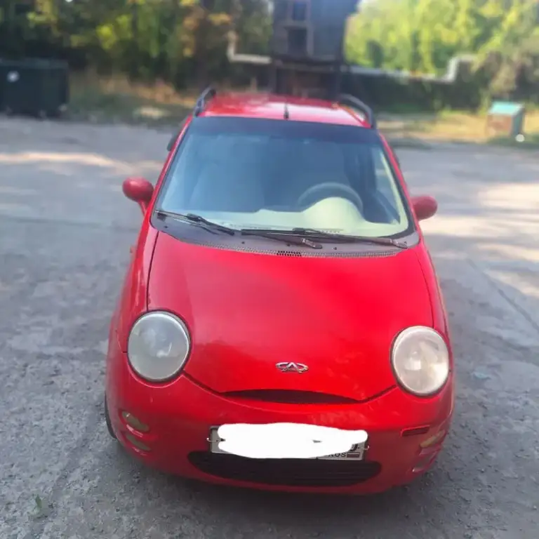 Продаю chery swit qq (1.1) 2008г. Пробег 123тыс км. Учёт рф 180 регион. Мкп комплектация: гур 2подушки безопасности, кондиционер( работает),4 стеклоподъемника, штатная сигнализация, магнитола. Произведена замена свечей, колодок, установлен новый радиатор и сцепление. Приятный, не закуренный салон. Идеальный вариант для первого авто. Без гнили. На корпусе есть царапины. Для реальных покупателей при осмотре торг.
2 Комплекта резины+видеорегистратор. Цена 220тыс руб. Тел. +79493033050 - фотография - 9