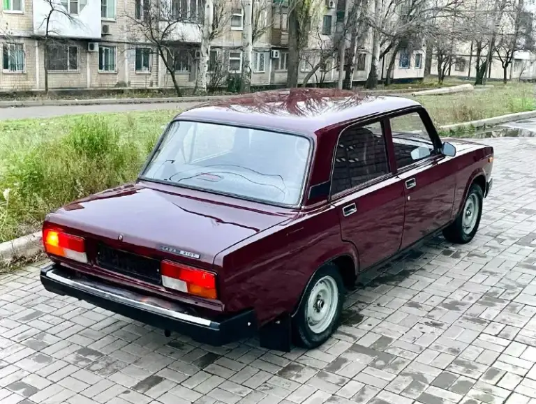 Доброго времени суток, в продаже ваз 2107 в изумительном состоянии! 🚘🔥

Таких экземпляров осталось мало, автомобиль не бит, и не крашен. ✅

Пробег составляет 63.000 км!🛞🏁

Двигатель 1.600
Работает без каких либо нареканий, коробка 5 ступенчатая без хрустов и вылетов. 🚀

По ходовой нечего не стучит, и не гремит, диски r13!

Все расходники менялись вовремя, прошла полное т. О перед продажей, заменены все масла и так же фильтра. ✅

По кузову без вопросов, гнили нет, днище, стаканы, лонжероны, целые!🔥

По салоне все в достойном состоянии, все как и должно быть по заводу, запах нового авто, не прокурен, не порван. 🚀

Так же стоит простенькая музыка, магнитола aura и динамики pioner!

По документам авто кристально чистое, любой вид переоформление, так же любые проверки с вашей стороны приветствуются. ✅

Ценник данного авто 245.000₽ реально мужчин покупателю уступлю в цене, торг!

Автомобиль находиться в донецке

+79498007111

+79498326167 - фотография - 4