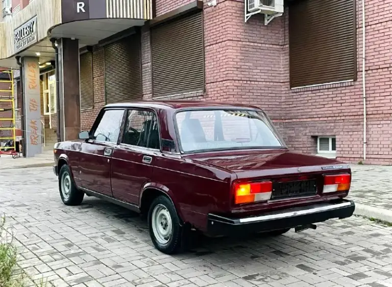 Доброго времени суток, в продаже ваз 2107 в изумительном состоянии! 🚘🔥

Таких экземпляров осталось мало, автомобиль не бит, и не крашен. ✅

Пробег составляет 63.000 км!🛞🏁

Двигатель 1.600
Работает без каких либо нареканий, коробка 5 ступенчатая без хрустов и вылетов. 🚀

По ходовой нечего не стучит, и не гремит, диски r13!

Все расходники менялись вовремя, прошла полное т. О перед продажей, заменены все масла и так же фильтра. ✅

По кузову без вопросов, гнили нет, днище, стаканы, лонжероны, целые!🔥

По салоне все в достойном состоянии, все как и должно быть по заводу, запах нового авто, не прокурен, не порван. 🚀

Так же стоит простенькая музыка, магнитола aura и динамики pioner!

По документам авто кристально чистое, любой вид переоформление, так же любые проверки с вашей стороны приветствуются. ✅

Ценник данного авто 245.000₽ реально мужчин покупателю уступлю в цене, торг!

Автомобиль находиться в донецке

+79498007111

+79498326167 - фотография - 5