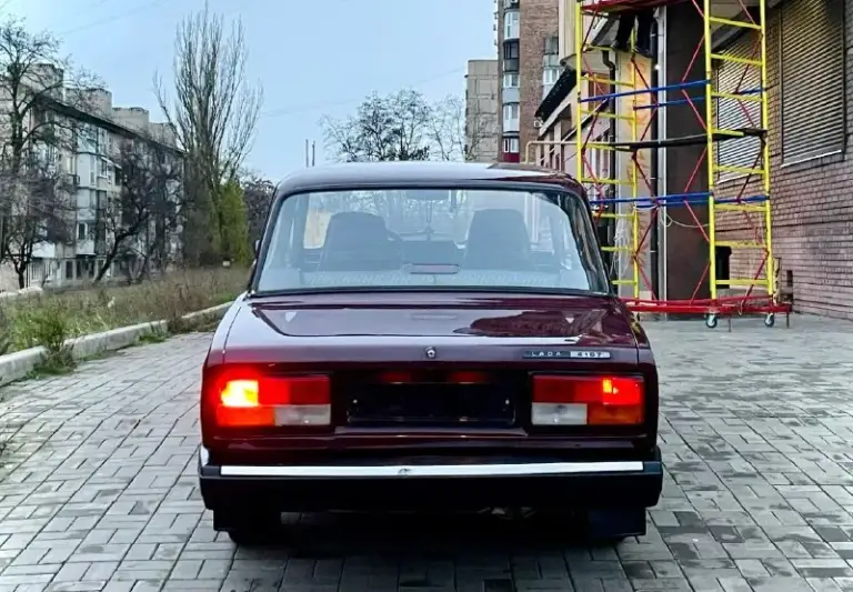 Доброго времени суток, в продаже ваз 2107 в изумительном состоянии! 🚘🔥

Таких экземпляров осталось мало, автомобиль не бит, и не крашен. ✅

Пробег составляет 63.000 км!🛞🏁

Двигатель 1.600
Работает без каких либо нареканий, коробка 5 ступенчатая без хрустов и вылетов. 🚀

По ходовой нечего не стучит, и не гремит, диски r13!

Все расходники менялись вовремя, прошла полное т. О перед продажей, заменены все масла и так же фильтра. ✅

По кузову без вопросов, гнили нет, днище, стаканы, лонжероны, целые!🔥

По салоне все в достойном состоянии, все как и должно быть по заводу, запах нового авто, не прокурен, не порван. 🚀

Так же стоит простенькая музыка, магнитола aura и динамики pioner!

По документам авто кристально чистое, любой вид переоформление, так же любые проверки с вашей стороны приветствуются. ✅

Ценник данного авто 245.000₽ реально мужчин покупателю уступлю в цене, торг!

Автомобиль находиться в донецке

+79498007111

+79498326167 - фотография - 6