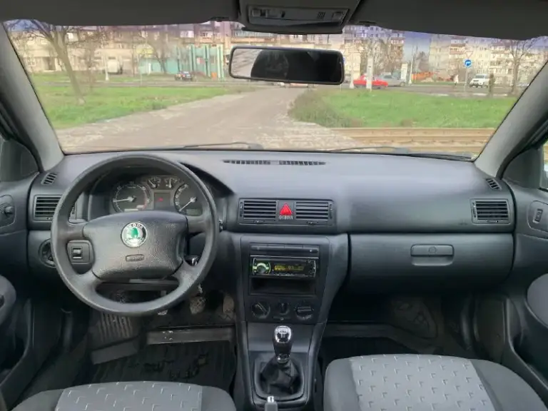 Skoda octavia 1.9 dti
Год 2006
Авто в хорошем состоянии
По факту два хозяина была в одной семье
Двигатель работает хорошо масло не ест
Движок сухой
Ходовка только после ремонта много чего поменял
Кузов почти весь в заводском окрасе
Есть комплект зимы шиповка
Пробег 237т
Остальные вопросы по телефону пишите
Г. Мариуполь
Цена 570т
+79895279194 - фотография - 5