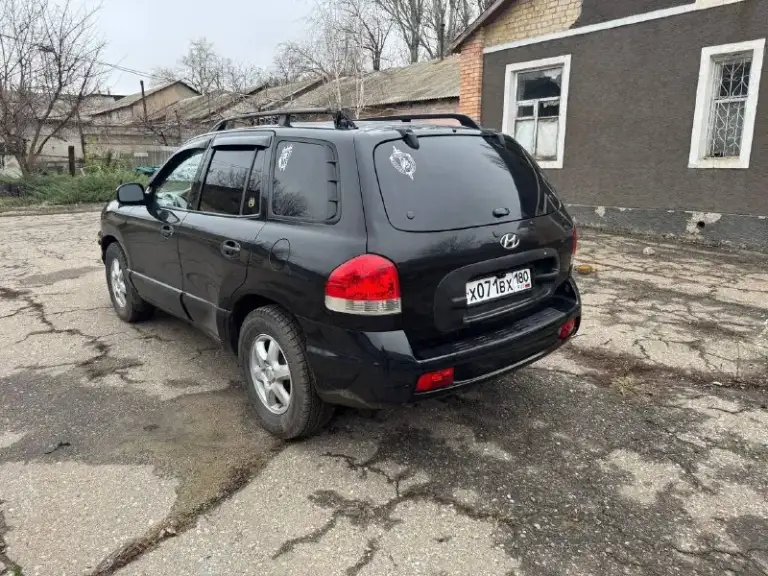Продам hyundai santa fe 2003год. Машина в достойном состоянии. 2.4 бензин. По машине всё работает. Новая зимняя резина, второй комплект летней резины на дисках. С переоформлением. Машина находится в донецке. Цена 520.000р. Все подробности по телефону +79493820834. - фотография - 1