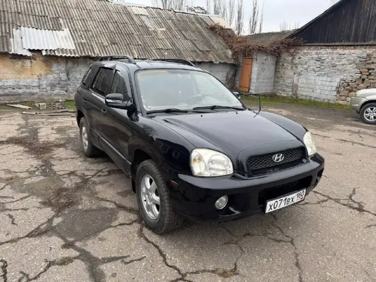 Продам hyundai santa fe 2003год. Машина в достойном состоянии. 2.4 бензин. По машине всё работает. Новая зимняя резина, второй комплект летней резины на дисках. С переоформлением. Машина находится в донецке. Цена 520.000р. Все подробности по телефону +79493820834. - фотография - 3
