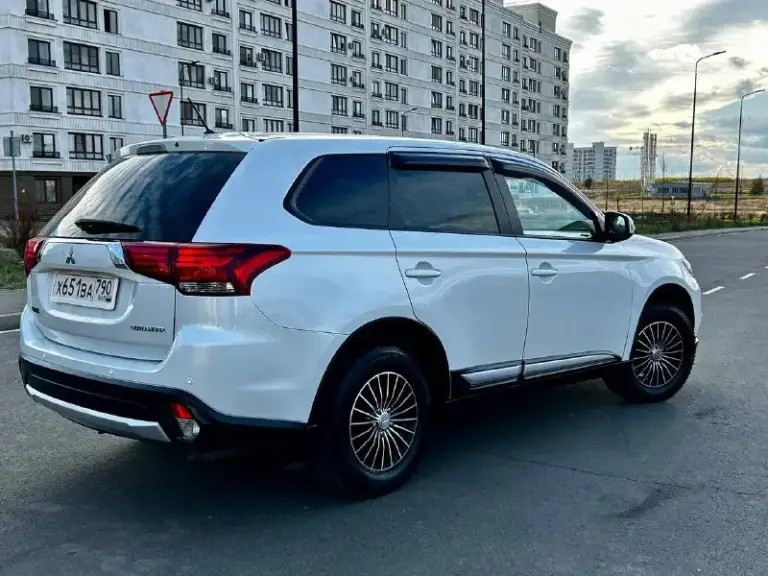 Mitsubishi outlander 2016 2.0 at
-Коробка автомат
-Пробег 127000
-Цена: 1.580000₽
-Мариуполь
-Тел: +79495877152

Автомобиль в отличном состоянии. Реальный не скрученный пробег, кузов без дефектов. Двигатель работает идеально, коробка переключается плавно без пинков, ходовая часть без нареканий. Климат-контроль, круиз-контроль, подогрев сидений, диодная оптика, литые диски, новая зимняя резина липучка, два ключа, автозапуск. Без вложений, звоните! - фотография - 3