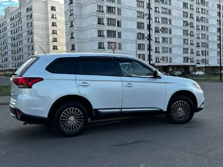 Mitsubishi outlander 2016 2.0 at
-Коробка автомат
-Пробег 127000
-Цена: 1.580000₽
-Мариуполь
-Тел: +79495877152

Автомобиль в отличном состоянии. Реальный не скрученный пробег, кузов без дефектов. Двигатель работает идеально, коробка переключается плавно без пинков, ходовая часть без нареканий. Климат-контроль, круиз-контроль, подогрев сидений, диодная оптика, литые диски, новая зимняя резина липучка, два ключа, автозапуск. Без вложений, звоните! - фотография - 4