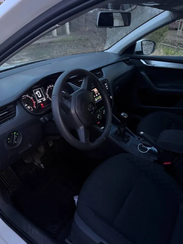 Skoda octavia a7 рестайлинг ( skoda октавия)
Официальная!
2019 Год выпуска
Пробег 151000
Двигатель 1.6 (обычный)
Кпп механическая
Птс оригинал!
Автомобиль в отличном состоянии!
Без юр проблем, в такси не была!
Лицензий никаких не было!
Кузов имеет заводской окрас, за исключением одного элемента, ничего критичного
Автомобиль полностью обслужен - 1000 км назад!
Двигатель 1.6 самый надежный и экономичный (7 литров по городу)
Подвеска не стучит!
Технически на 5+
Кондиционер, подогревы сидений
Два ключа
Чистый и ухоженный салон
Автомобиль без «колхоза» все в оригинале, включая стекла оригинал!
Если вы не с луганска, могу все показать по видео!
Город луганск
Цена 1450000 рублей(торг)
+79591730638
📞 Звоните: +7(959)1730638 - фотография - 7