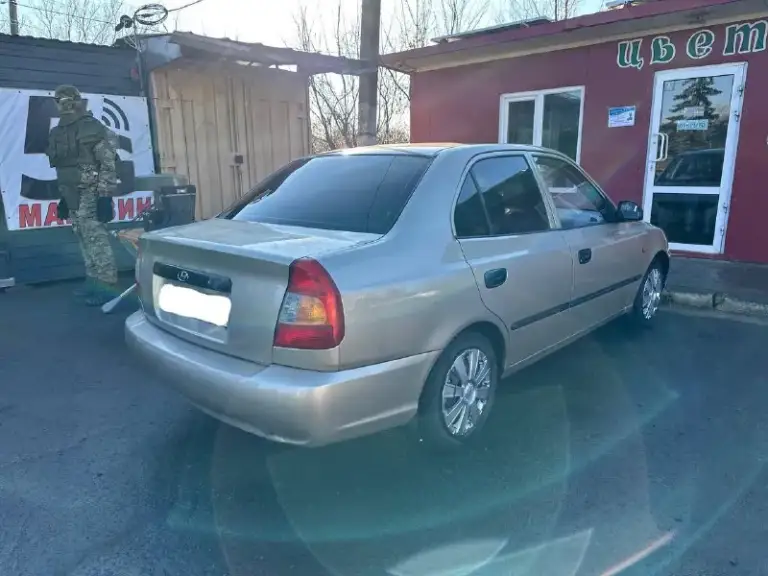 🚘Марка: hyundai accent
⛽ Бензин 1.5 бензин
🐎 102Л. С
📅Год выпуска:  2005
💴Цена: 420000🫰🏻
• Пробег:300000
• Коробка в хорошем состоянии
По двигателю вопросов нет !
• Салон в хорошо состоянии     
• Акустика
•Стеклоподъемник
•Кондиционер
•Гидра усилитель руля
Документы все порядке полное переоформление!
Зеленая автотека!
Автомобиль без гнили никаких вложений не требует ! Почти в родном окрасе крашена две детали!
Торг уместен!
Все вопросы по телефону !
📞  +79494999910
Осмотр пгт. Володарское
📲 Tg: @armenovich999
📞 Звоните: +7(949)4999910 - фотография - 1