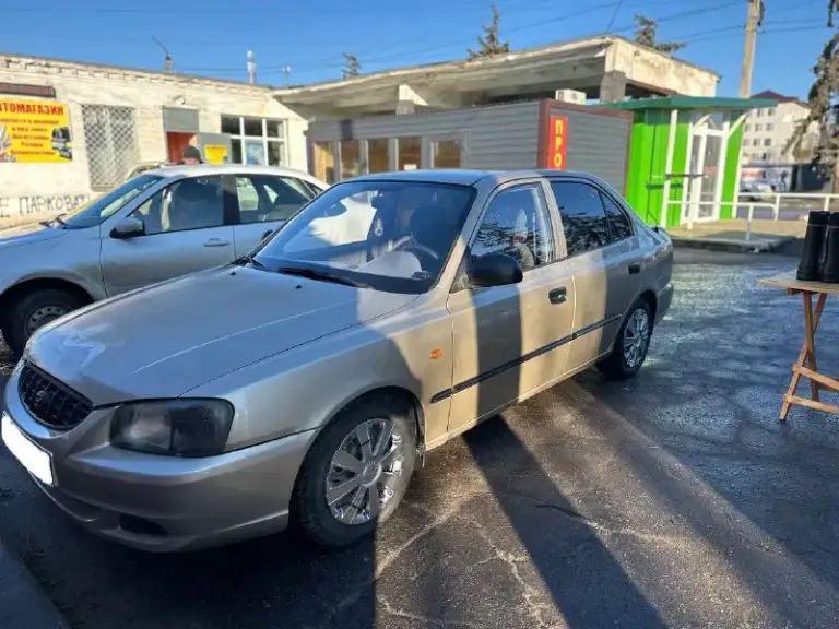 🚘Марка: hyundai accent
⛽ Бензин 1.5 бензин
🐎 102Л. С
📅Год выпуска:  2005
💴Цена: 420000🫰🏻
• Пробег:300000
• Коробка в хорошем состоянии
По двигателю вопросов нет !
• Салон в хорошо состоянии     
• Акустика
•Стеклоподъемник
•Кондиционер
•Гидра усилитель руля
Документы все порядке полное переоформление!
Зеленая автотека!
Автомобиль без гнили никаких вложений не требует ! Почти в родном окрасе крашена две детали!
Торг уместен!
Все вопросы по телефону !
📞  +79494999910
Осмотр пгт. Володарское
📲 Tg: @armenovich999
📞 Звоните: +7(949)4999910 - фотография - 2