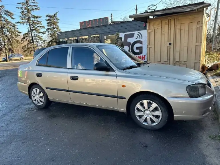 🚘Марка: hyundai accent
⛽ Бензин 1.5 бензин
🐎 102Л. С
📅Год выпуска:  2005
💴Цена: 420000🫰🏻
• Пробег:300000
• Коробка в хорошем состоянии
По двигателю вопросов нет !
• Салон в хорошо состоянии     
• Акустика
•Стеклоподъемник
•Кондиционер
•Гидра усилитель руля
Документы все порядке полное переоформление!
Зеленая автотека!
Автомобиль без гнили никаких вложений не требует ! Почти в родном окрасе крашена две детали!
Торг уместен!
Все вопросы по телефону !
📞  +79494999910
Осмотр пгт. Володарское
📲 Tg: @armenovich999
📞 Звоните: +7(949)4999910 - фотография - 4