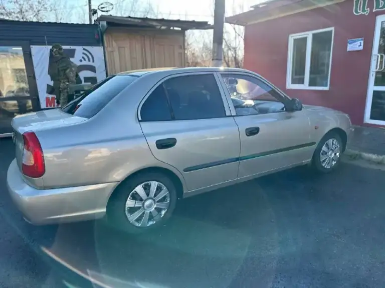 🚘Марка: hyundai accent
⛽ Бензин 1.5 бензин
🐎 102Л. С
📅Год выпуска:  2005
💴Цена: 420000🫰🏻
• Пробег:300000
• Коробка в хорошем состоянии
По двигателю вопросов нет !
• Салон в хорошо состоянии     
• Акустика
•Стеклоподъемник
•Кондиционер
•Гидра усилитель руля
Документы все порядке полное переоформление!
Зеленая автотека!
Автомобиль без гнили никаких вложений не требует ! Почти в родном окрасе крашена две детали!
Торг уместен!
Все вопросы по телефону !
📞  +79494999910
Осмотр пгт. Володарское
📲 Tg: @armenovich999
📞 Звоните: +7(949)4999910 - фотография - 5