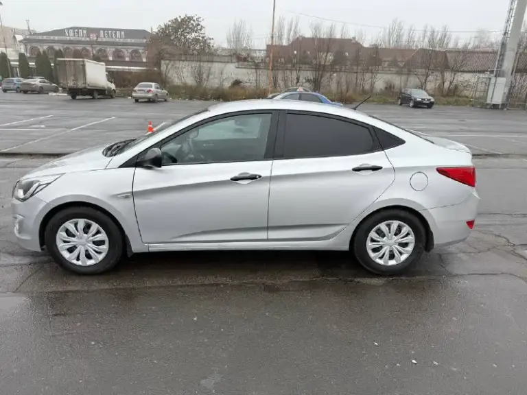 Hyundai solaris 2015 года(рестайлинг) 1.6 бензин(газ пропан)механическая коробка передач.2 собственника пробег — 181 000 км. Автомобиль в хорошем состоянии: двигатель работает ровно, без посторонних шумов и ошибок, коробка передач переключается, ходовая часть без стуков. Все стекла оригинальные, включая лобовое. Кузов без следов коррозии, полный комплект ключей, камера заднего вида(есть летняя резина)документы в полном порядке. По запросу предоставим полный видеообзор с замерами лакокрасочного покрытия. Цена: 770 000 рублей. Город: донецк. Телефон для связи:
+7 (949) 371-08-26(Telegram на номере)
📞 Звоните: +7(949)3710826 - фотография - 4