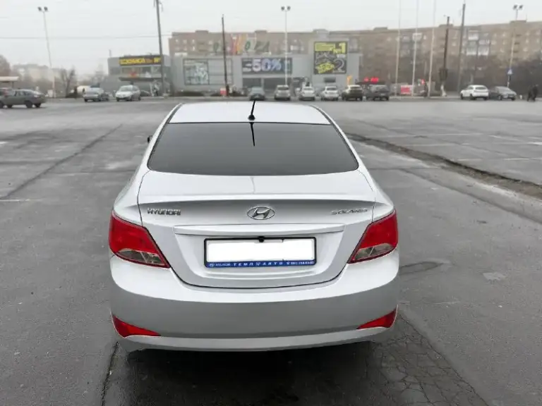 Hyundai solaris 2015 года(рестайлинг) 1.6 бензин(газ пропан)механическая коробка передач.2 собственника пробег — 181 000 км. Автомобиль в хорошем состоянии: двигатель работает ровно, без посторонних шумов и ошибок, коробка передач переключается, ходовая часть без стуков. Все стекла оригинальные, включая лобовое. Кузов без следов коррозии, полный комплект ключей, камера заднего вида(есть летняя резина)документы в полном порядке. По запросу предоставим полный видеообзор с замерами лакокрасочного покрытия. Цена: 770 000 рублей. Город: донецк. Телефон для связи:
+7 (949) 371-08-26(Telegram на номере)
📞 Звоните: +7(949)3710826 - фотография - 7