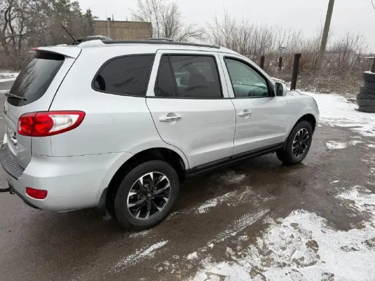 Hyundai santa fe. 2008г 2.2дизель автомат. Машина в максимальной комплектации, в идеальном состоянии как внешне так и технически, кто первый приедет тот и заберет!пробег 182т. К. Цена 1мл 130тр. Г макеевка +79494961061 - фотография - 4