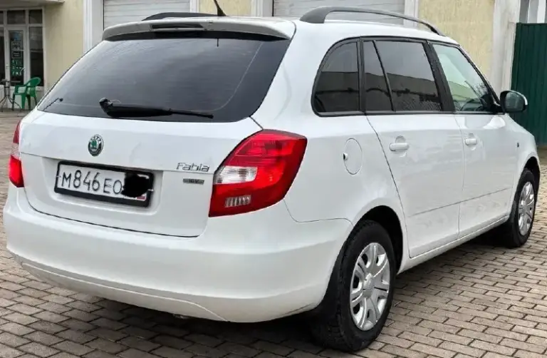 Продам или обменяю
Хороший семейный автомобиль!
Skoda fabia универсал,
Рестайлинг 2011г. В.
Пробег 228т.
Авто обслуживал по регламенту как положено!
Кузов оцинкованный, соответственно без
Гнили ржавчины и прочих недостатков!
В живую как на фото.
Отличный и экономичный двигатель 1.4
Работает ровно, без посторонних звуков,
Динамика прекрасная!
Масло не берет.
Коробка передач и ходовая в полнейшем порядке без нареканий!
По комплектации:
Гидроусилитель руля, кондиционер(рабочий),
Система abs,
Микролифт передних сидений,
Серво руль,
Руль на вылет, стеклоподъёмники,
Электро зеркала,
Подогрев зеркал и заднего стекла,
Подогрев сидений,
Бортовой компьютер,
Два ключа.
В подарок отдам второй комплект резины, на данный момент уже установил зимнюю резину.
При желание могу помочь с более быстрым переоформлением в мрэо!
Цена 670.000т. Рублей.
Торгу уместен.
Тел: +79494267493
Тел:+79496338655 - фотография - 3